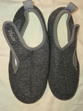 Zizor Women's Grey Slip-On Cozy House Slippers SZ 9